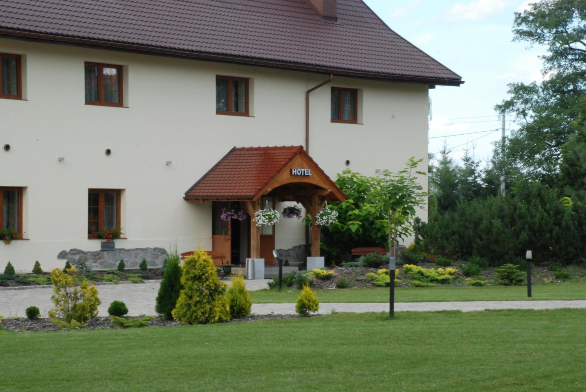 Hotel Karczyce エクステリア 写真