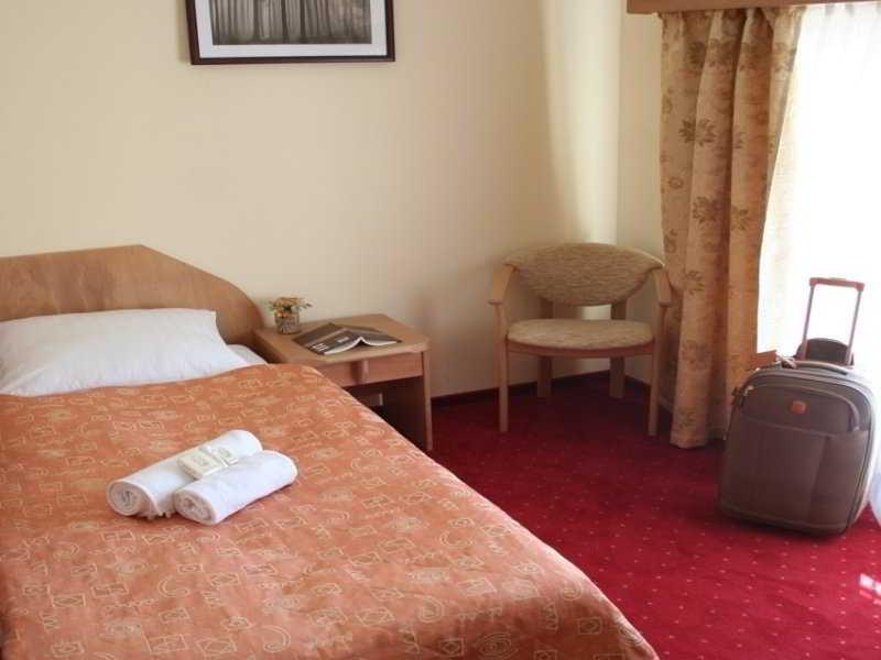 Hotel Karczyce エクステリア 写真