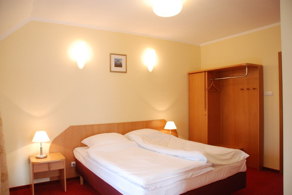 Hotel Karczyce エクステリア 写真