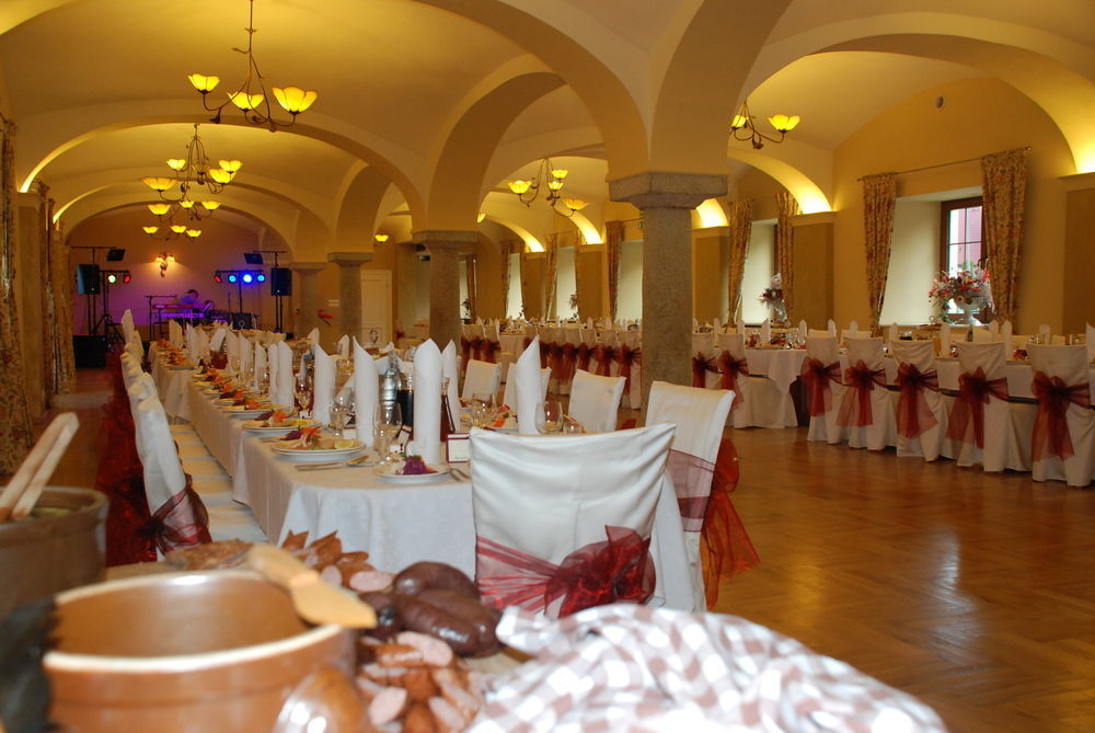 Hotel Karczyce エクステリア 写真