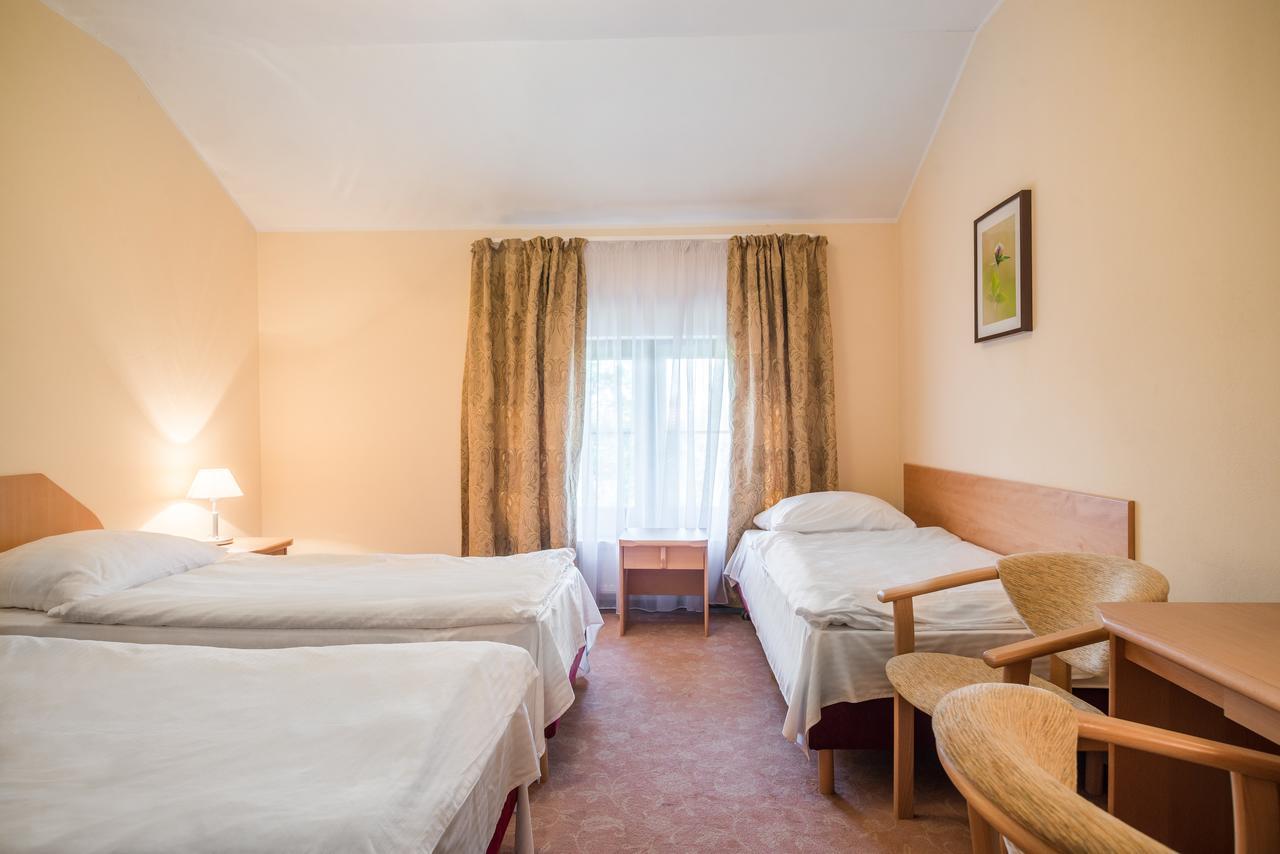 Hotel Karczyce エクステリア 写真