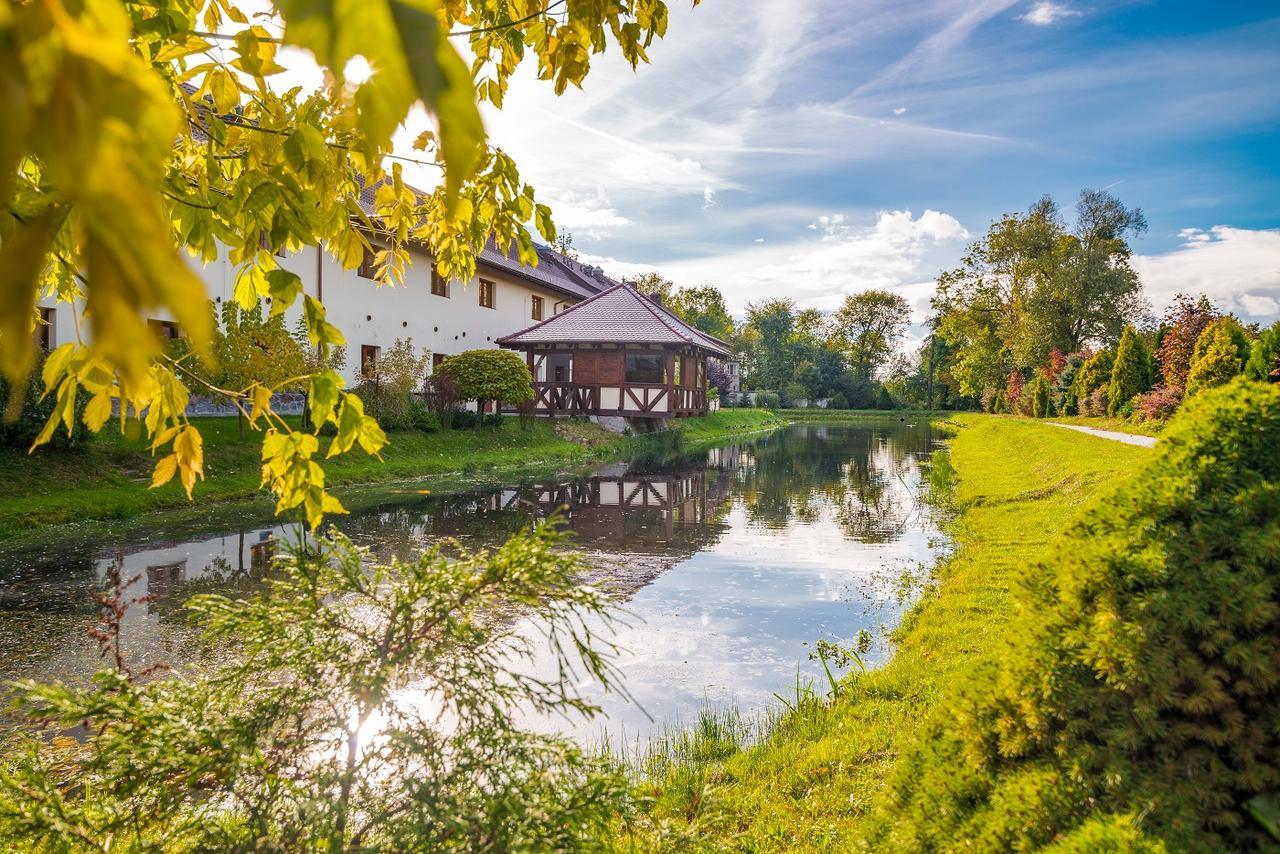 Hotel Karczyce エクステリア 写真