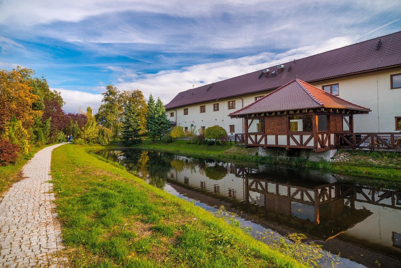 Hotel Karczyce エクステリア 写真