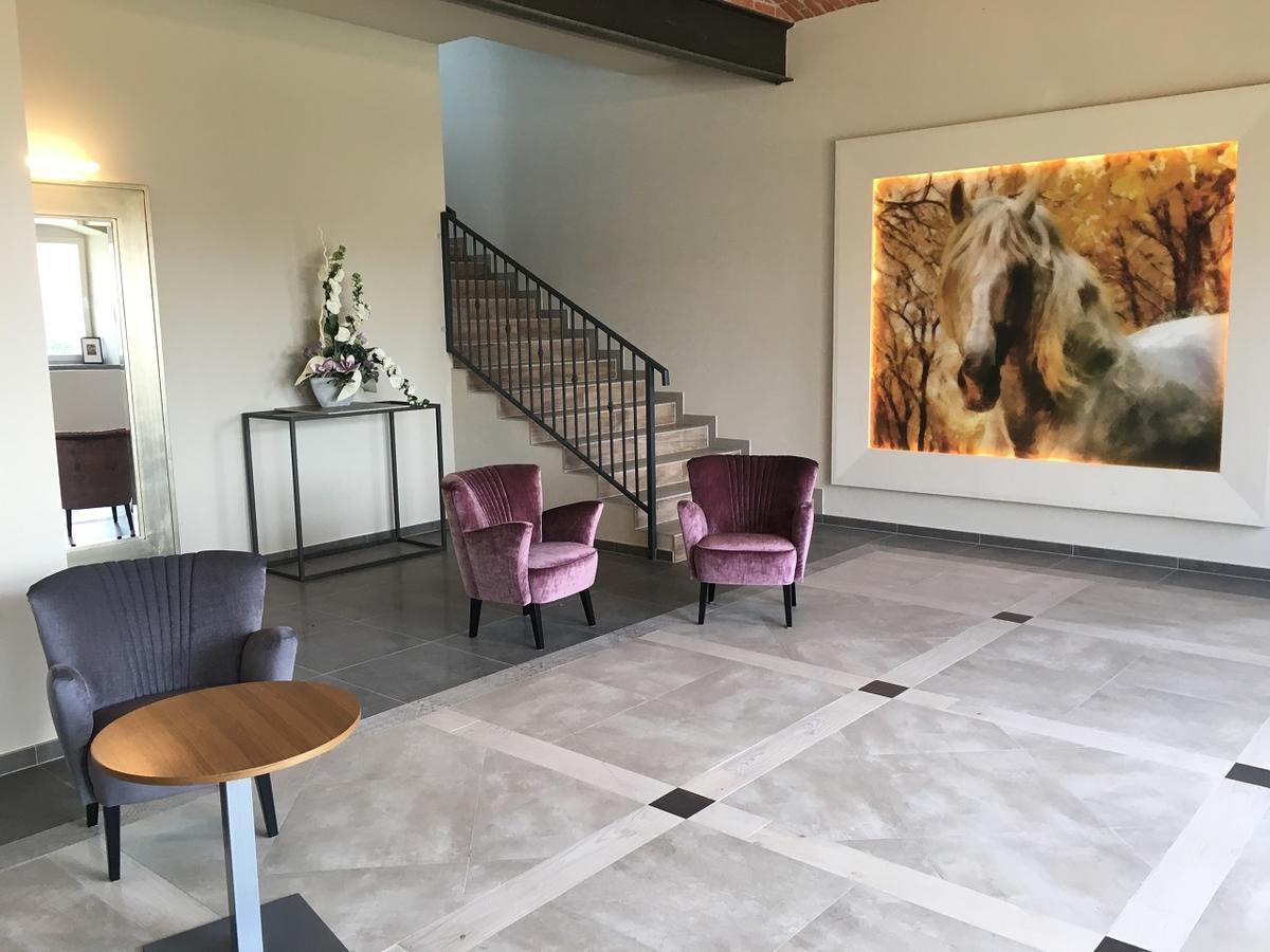 Hotel Karczyce エクステリア 写真