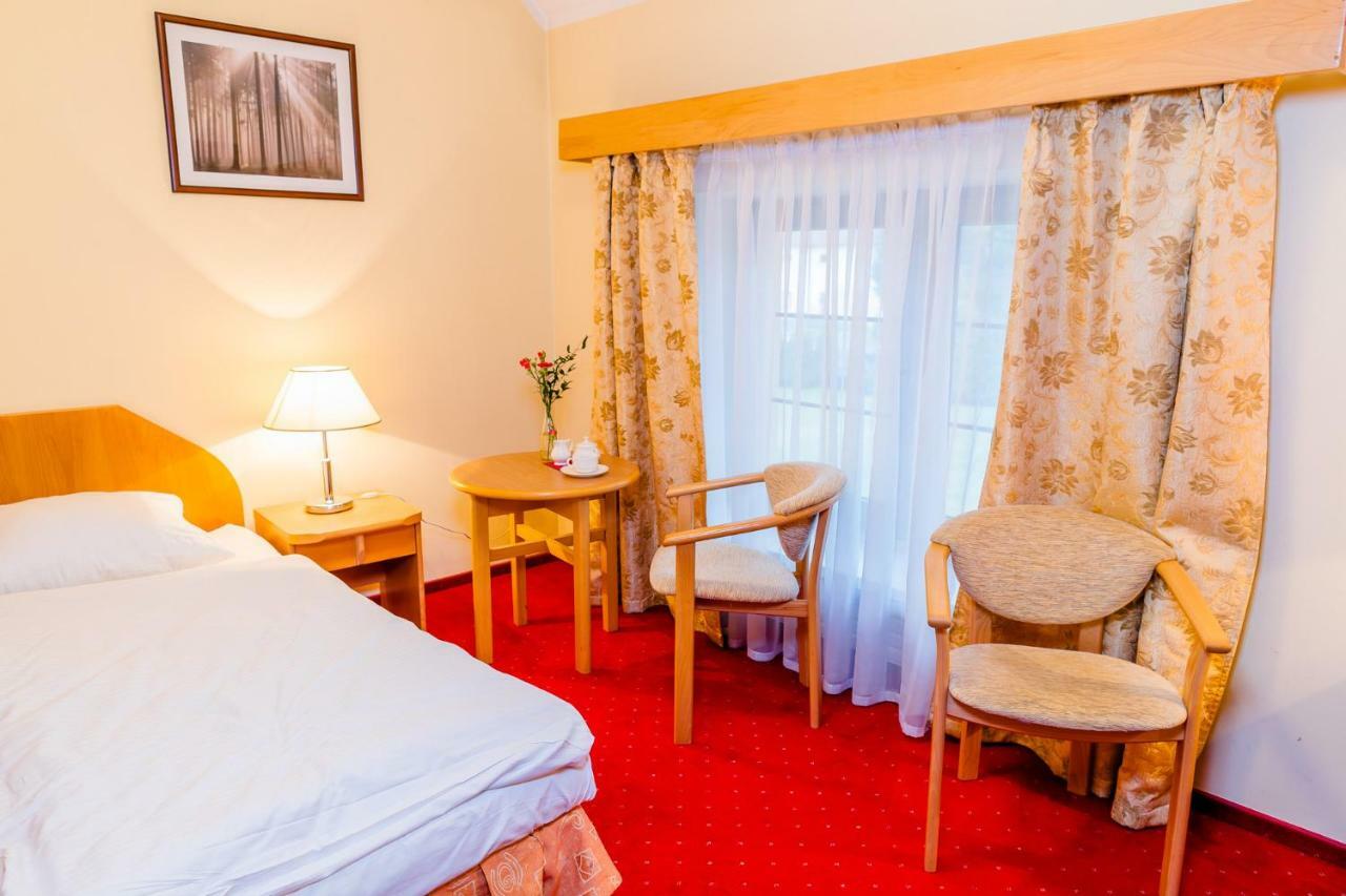 Hotel Karczyce エクステリア 写真