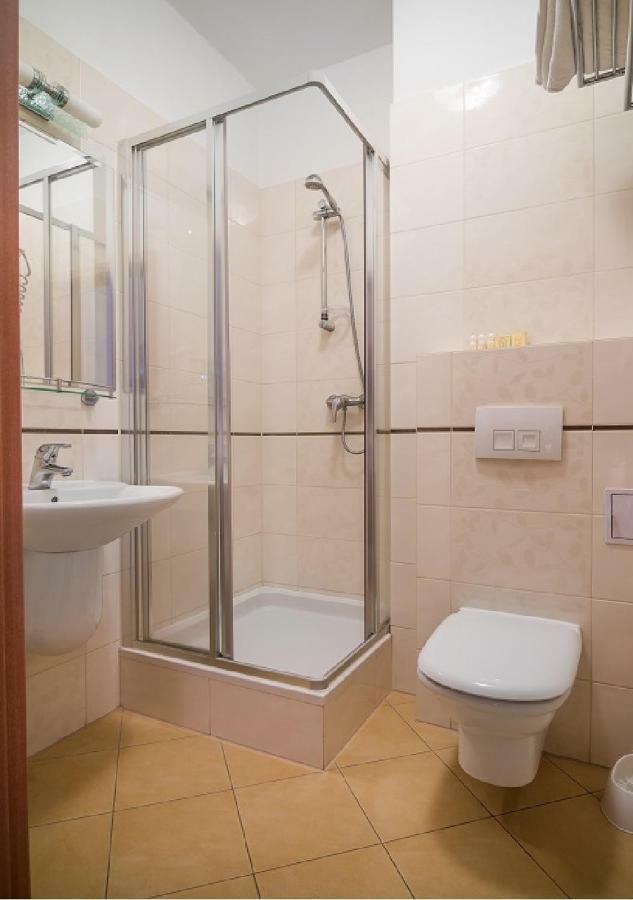 Hotel Karczyce エクステリア 写真