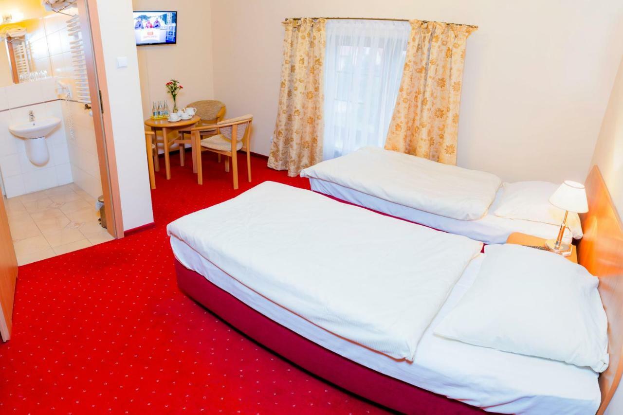 Hotel Karczyce エクステリア 写真